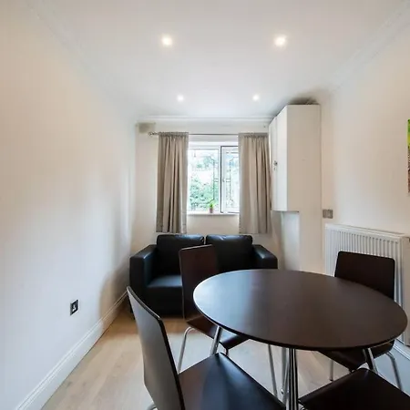 Cozy 2-bedroom Flat In Battersea Appartement Londres
