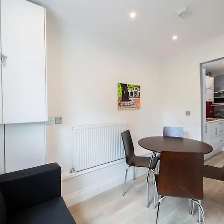 Cozy 2-bedroom Flat In Battersea