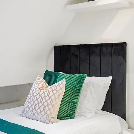 Stunning Flat In Fulham - Great Views!- Sleeps 6 Apartment