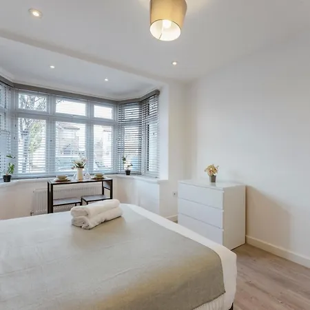Studio Apartment *
