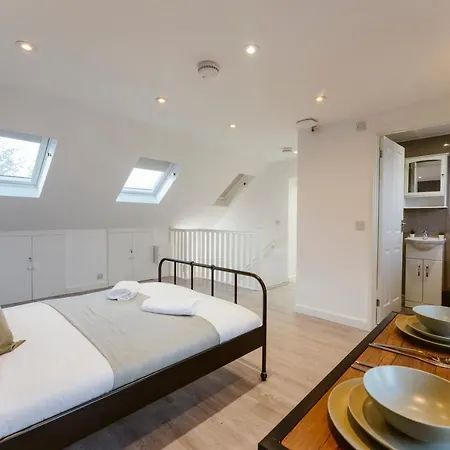 Studio Apartment Perivale