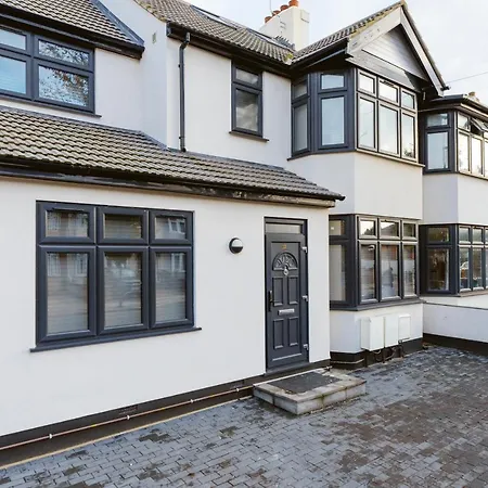 Studio Perivale