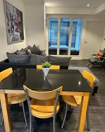 Apartment Stunning Flat With Parking Free Near Sutton Station Cheam