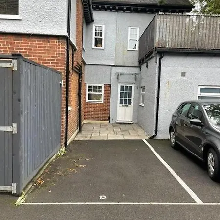 Stunning Flat With Parking Free Near Sutton Station * Cheam