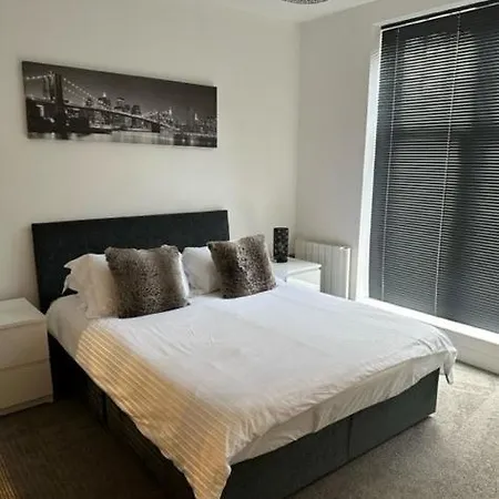 Stunning Flat With Parking Free Near Sutton Station * Cheam