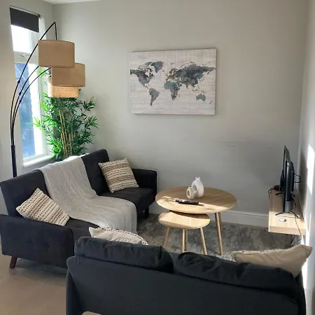 Splendid 2 Bed Flat With Private Terrace In Wimbledon - 2 The Queens * Londýn