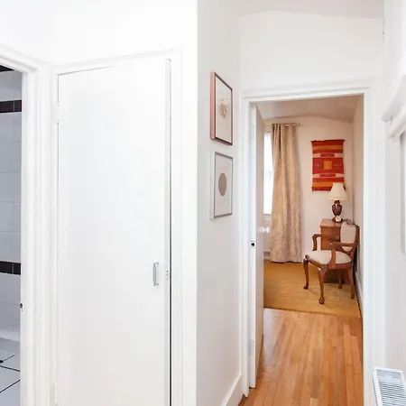 Italianflat - Kilburn Art Style * London