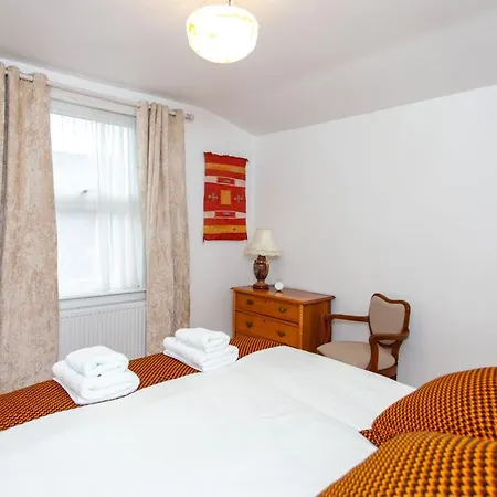 Italianflat - Kilburn Art Style London