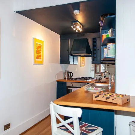 Italianflat - Kilburn Art Style * London