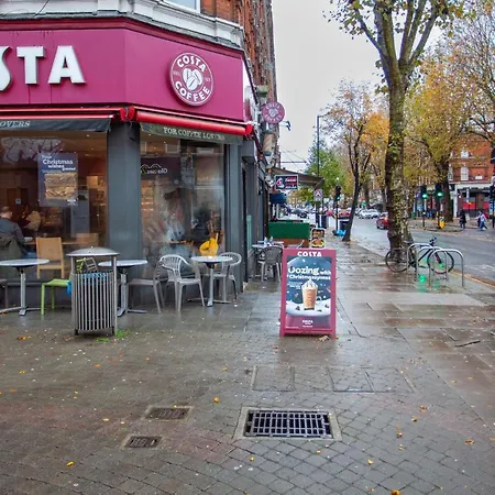 Italianflat - Kilburn Art Style London