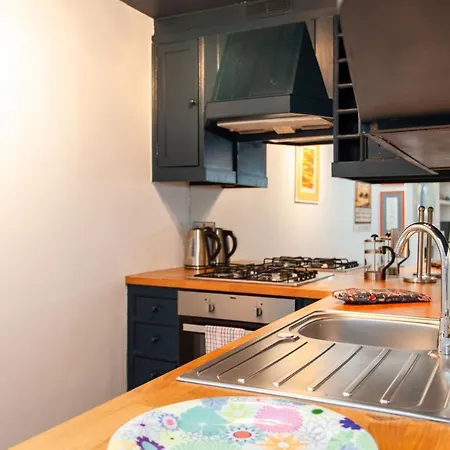 Italianflat - Kilburn Art Style