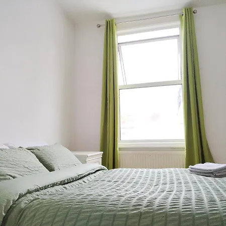 Cosy Near Canary Wharf & The O2 Casa de hóspedes Londres
