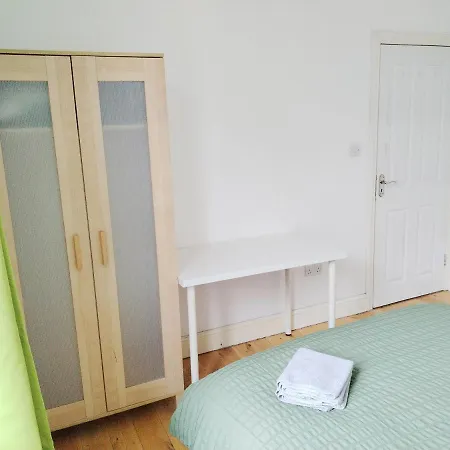 Cosy Near Canary Wharf & The O2