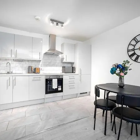 A Stylish One-bedroom Next To London Museum! *