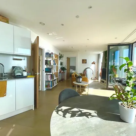 Apartment Stylish 1-bedroom With Stunning Views London