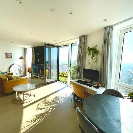 Stylish 1-bedroom With Stunning Views Apartment *