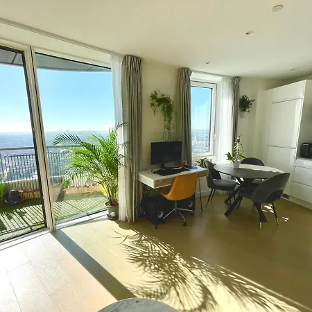 Apartment Stylish 1-bedroom With Stunning Views
