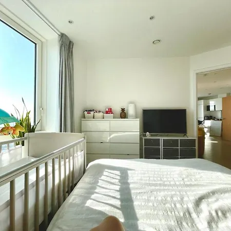 Stylish 1-bedroom With Stunning Views Apartment *