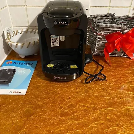 Huge And Affordable 3 Bedroom Flat In Hammersmith For 7 People With Welcome Breakfast Apartment London