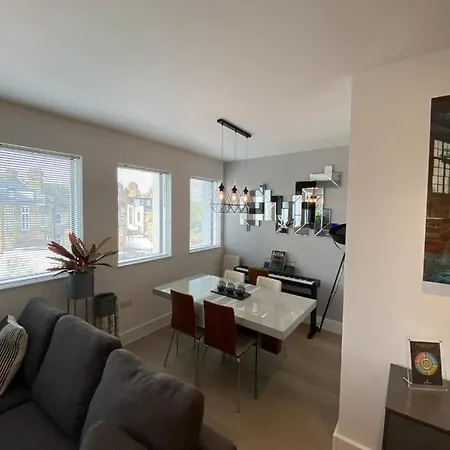 Apartamento Tasteful 2bd Flat Wopen Plan Living - Blackheath! *