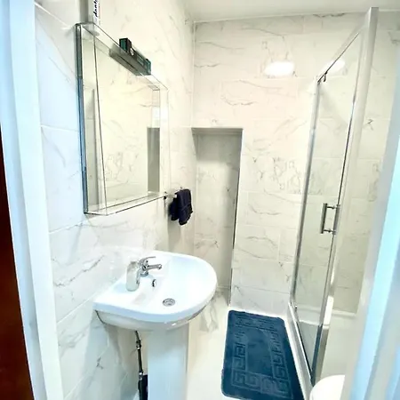 Stylish One Bed Studio Paddington Station In Central