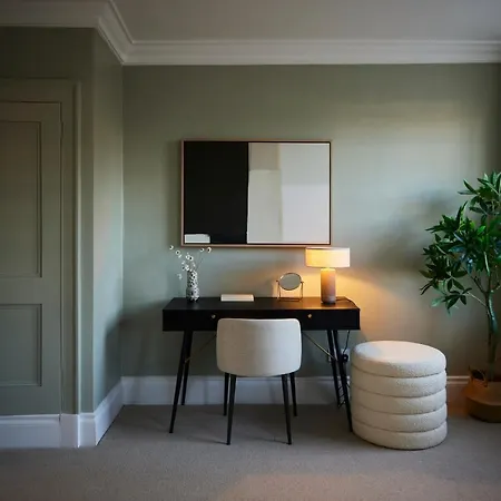 The Hyde Park Scenery - Elegant 4bdr House With Study Apartment *