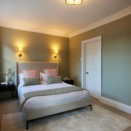 The Hyde Park Scenery - Elegant 4bdr House With Study Apartment London