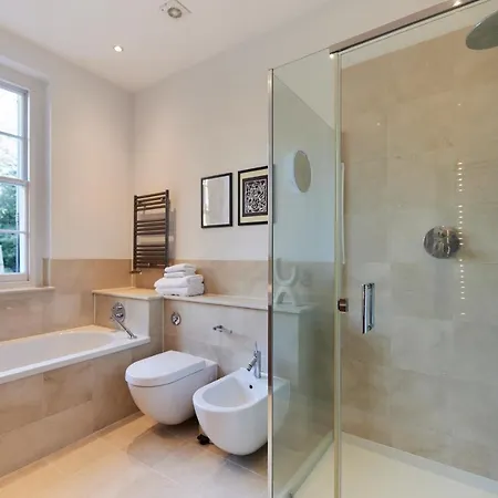 The Hyde Park Scenery - Elegant 4bdr House With Study Apartment