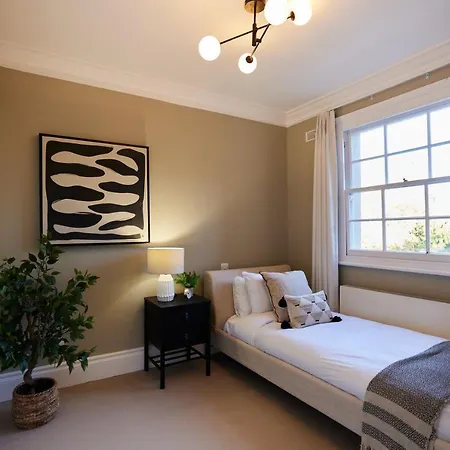 The Hyde Park Scenery - Elegant 4bdr House With Study