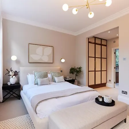 The Hyde Park Scenery - Elegant 4bdr House With Study Apartment