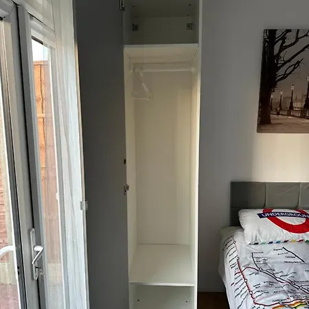 Self-contained En-suite Very Close To Wembley Stadium Londres