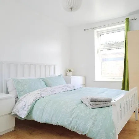 Cosy Near Canary Wharf & The O2