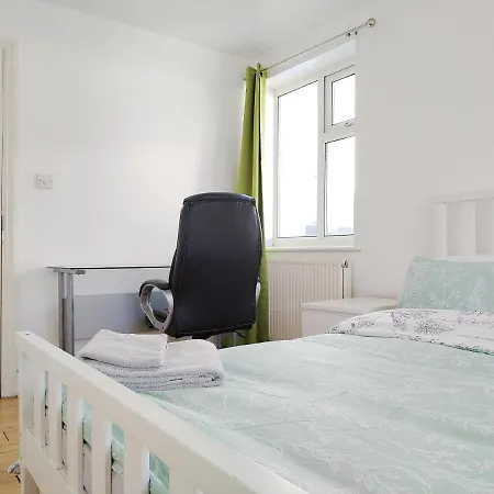 Cosy Near Canary Wharf & The O2 Casa de hóspedes Londres