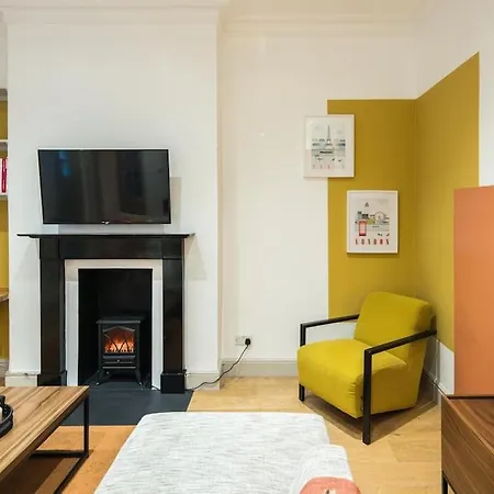 Superb Retreat Central Next Tube *