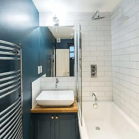 Superb Retreat Central Next Tube Apartamento *