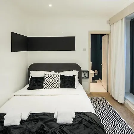 Superb Retreat Central Next Tube