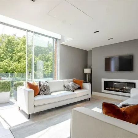 Lux, Large Central Mayfair Location Flat London