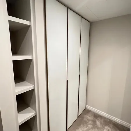 2 Bedroom Modern Family Flat-apartment Fulham アパート