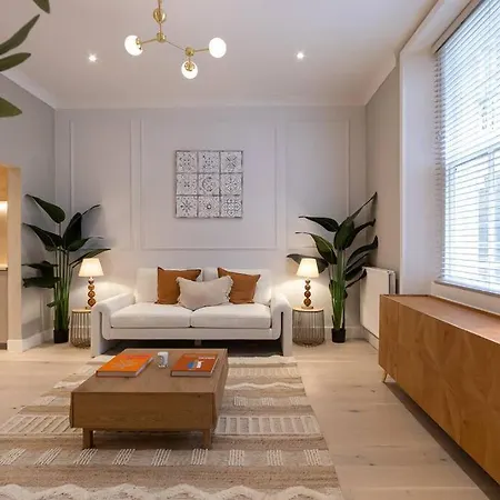 Elegance: A Symphony Of High-end Decor Apartment London