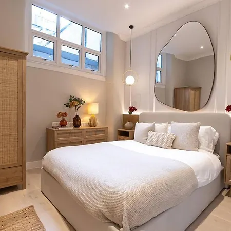 Elegance: A Symphony Of High-end Decor * London