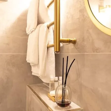 Elegance: A Symphony Of High-end Decor * London