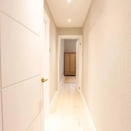 Apartment Elegance: A Symphony Of High-end Decor *