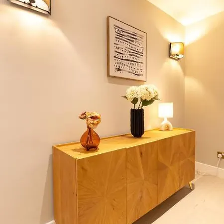 Elegance: A Symphony Of High-end Decor * London