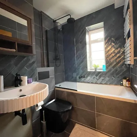 Specious-cozy Maida Vale Apartment *