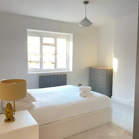 Specious-cozy Maida Vale Apartment London
