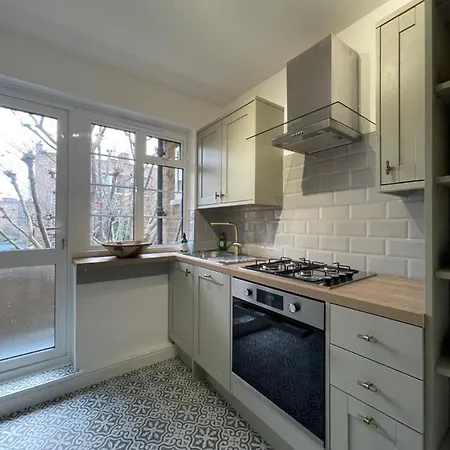 Specious-cozy Maida Vale Apartment *