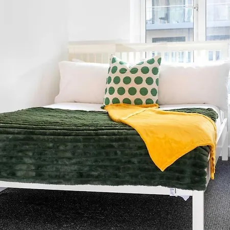 Spacious 3-bedroom Near London Museum Apartment