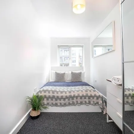 Apartment Spacious 3-bedroom Near London Museum *