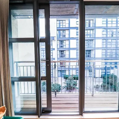 Stylish 1 Bed Flat - 5 Mins From Canary Wharf Apartment London