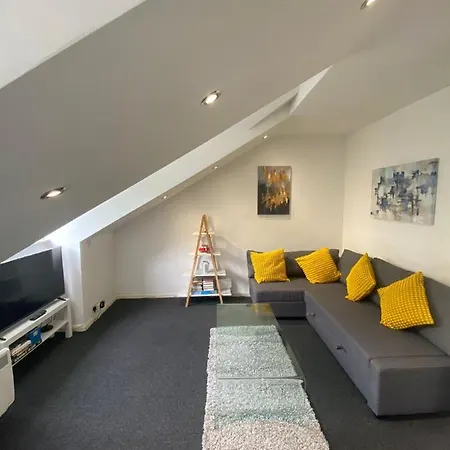 Impeccable 1-bed In Putney Village Apartment London